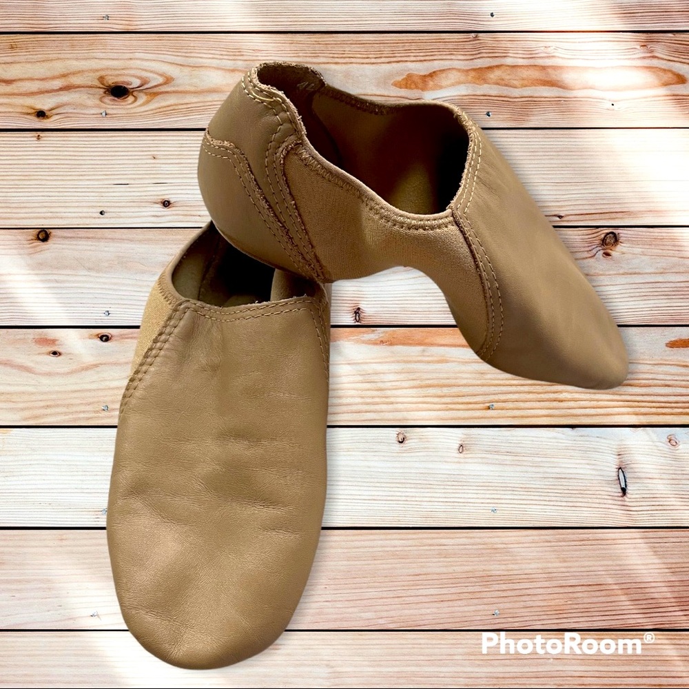 Dance shoes. Size 4.